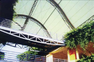 深圳华侨城东区超市步行街