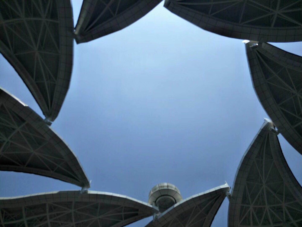 杭州奥体中心网球馆可开启PTFE膜吊顶工程，膜展开面积约5662平方米，已于2018年8月完工